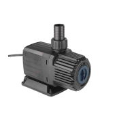 En pumpe eller luftpumpe ved siden af et akvarium eller dam, der cirkulerer vand eller luft for at opretholde en sund miljøbalance.