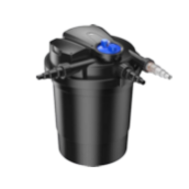 Et billede af et akvariefilter i drift. Filteret arbejder på at rense og fjerne urenheder fra vandet i akvariet, hvilket bidrager til et sundt miljø for fisk og andre akvariebeboere.