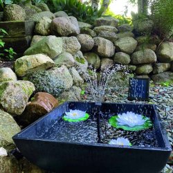 Solcellepumpe med springvand